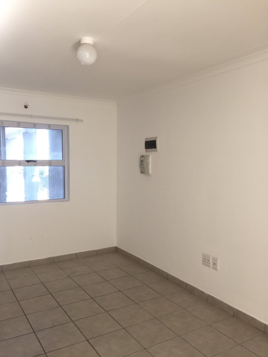 To Let 2 Bedroom Property for Rent in Peerless Park East Western Cape